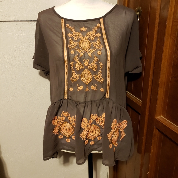 Boho flowy embroidered top - Picture 1 of 8